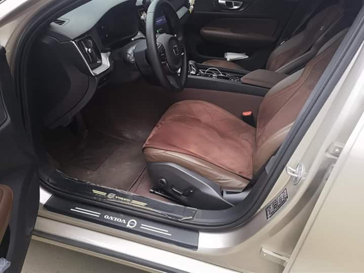 Фото 9 - Volvo S60