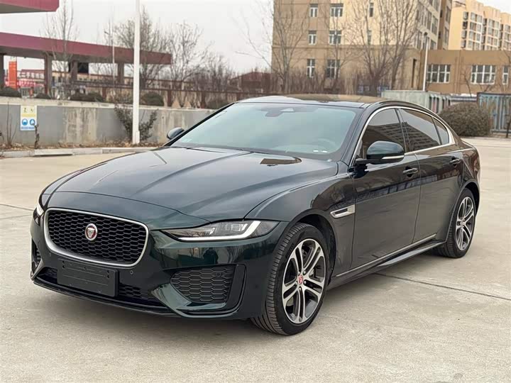 Фото 1 - Jaguar XE L