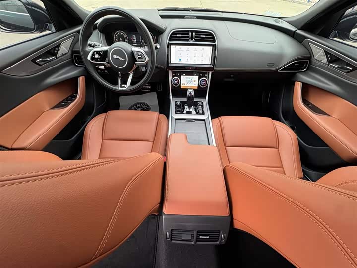 Фото 8 - Jaguar XE L