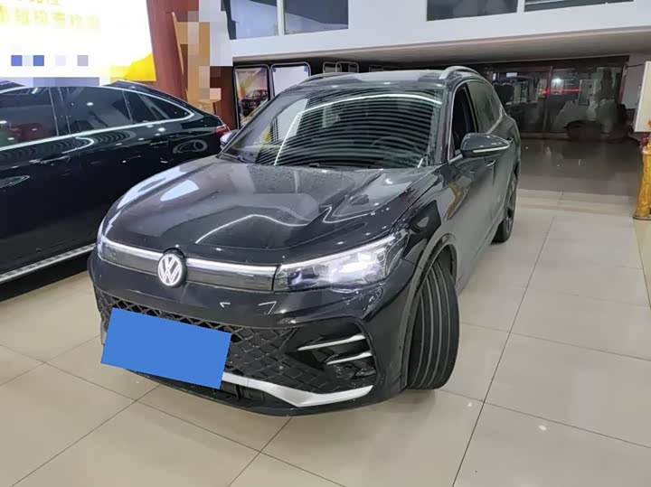 Фото 1 - Volkswagen Tiguan L Pro