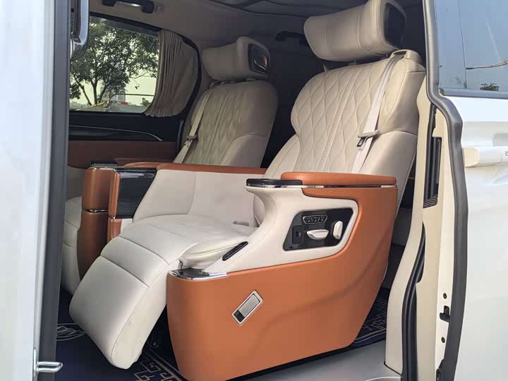 Фото 8 - Buick GL8 ES