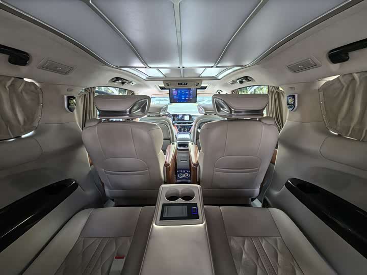 Фото 9 - Buick GL8 ES