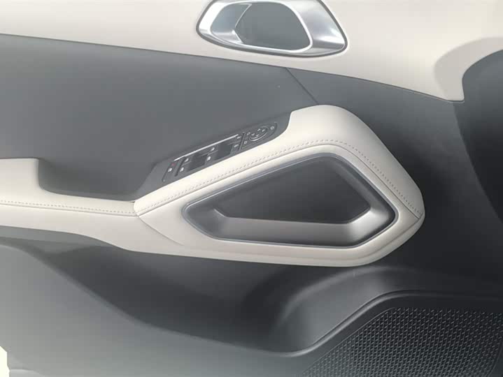 Фото 7 - BYD Yuan Up