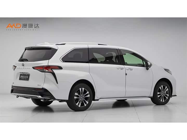 Фото 3 - Toyota Granvia