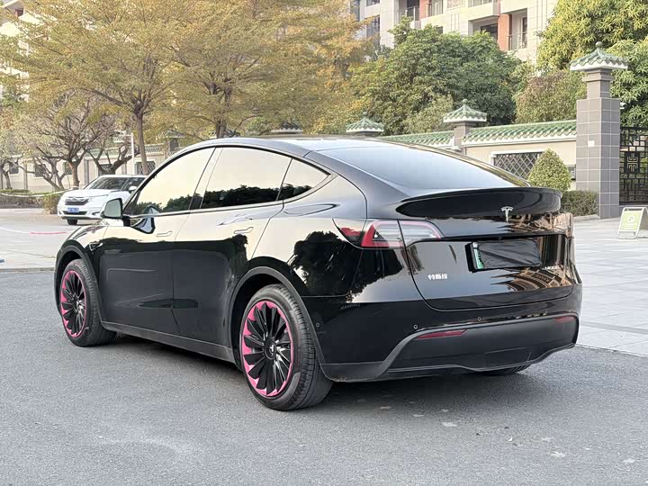 Фото 4 - Tesla Model Y
