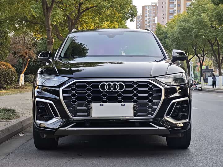 Фото 2 - Audi Q5L