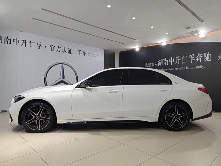 Фото 4 - Mercedes-Benz C-Class