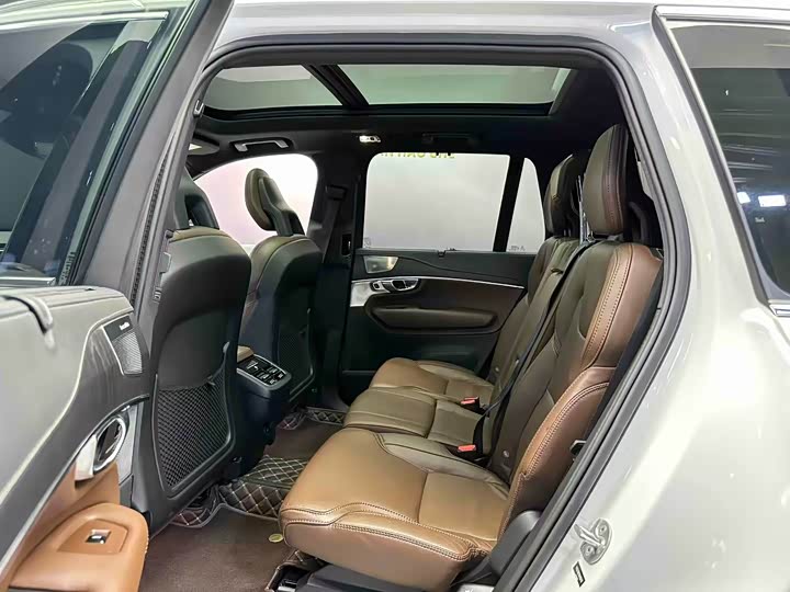 Фото 6 - Volvo XC90