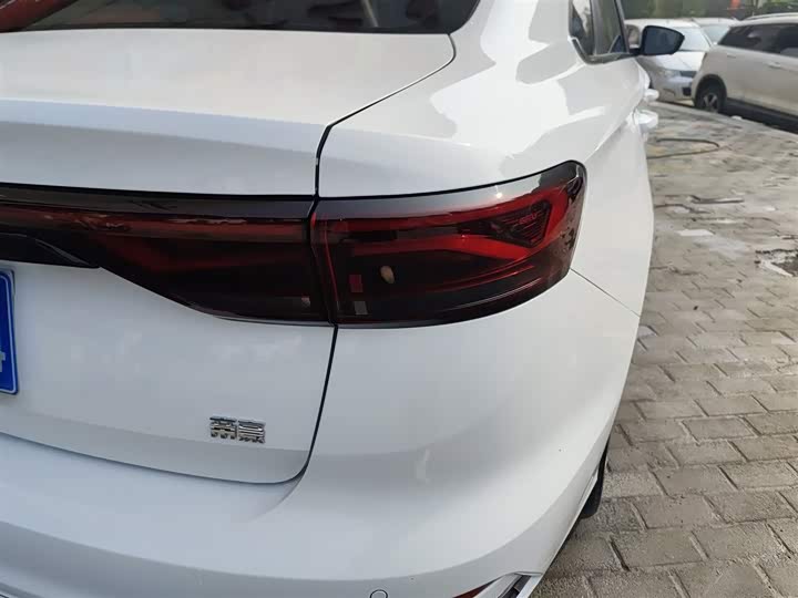 Фото 8 - Geely Emgrand