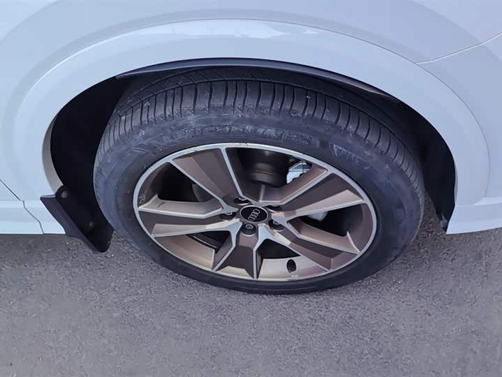 Фото 6 - Audi Q2L