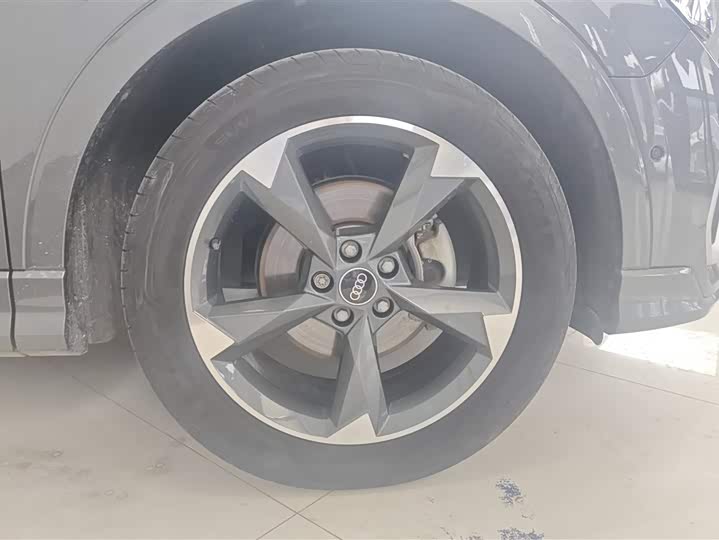 Фото 6 - Audi Q3