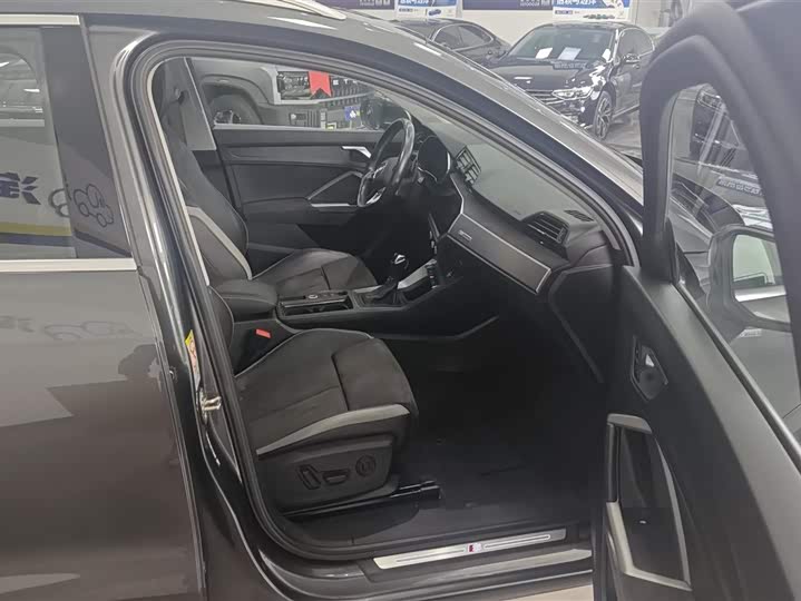 Фото 8 - Audi Q3