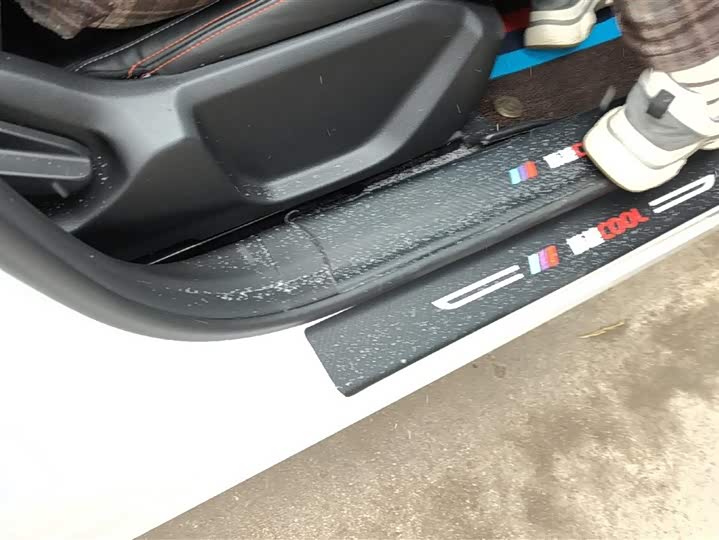 Фото 8 - Geely Atlas