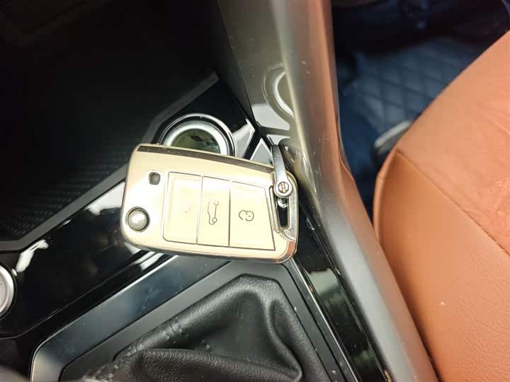 Фото 9 - Volkswagen T-Roc