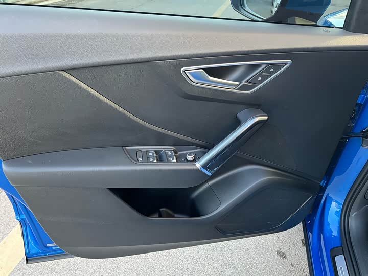 Фото 9 - Audi Q2L e-tron