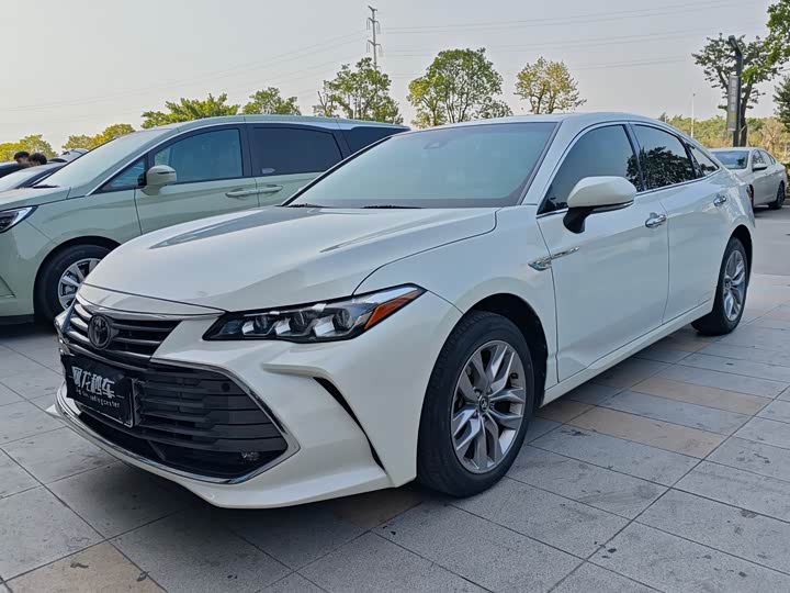Фото 1 - Toyota Avalon