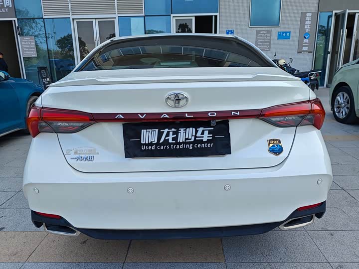 Фото 4 - Toyota Avalon