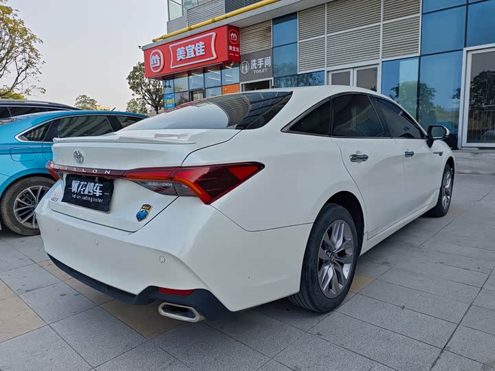 Фото 6 - Toyota Avalon