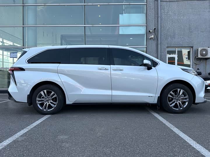 Фото 2 - Toyota Sienna