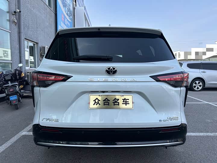 Фото 3 - Toyota Sienna