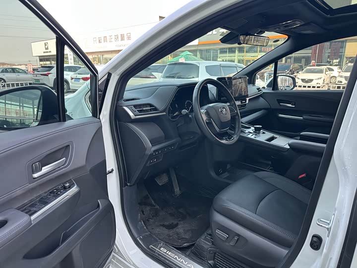 Фото 4 - Toyota Sienna