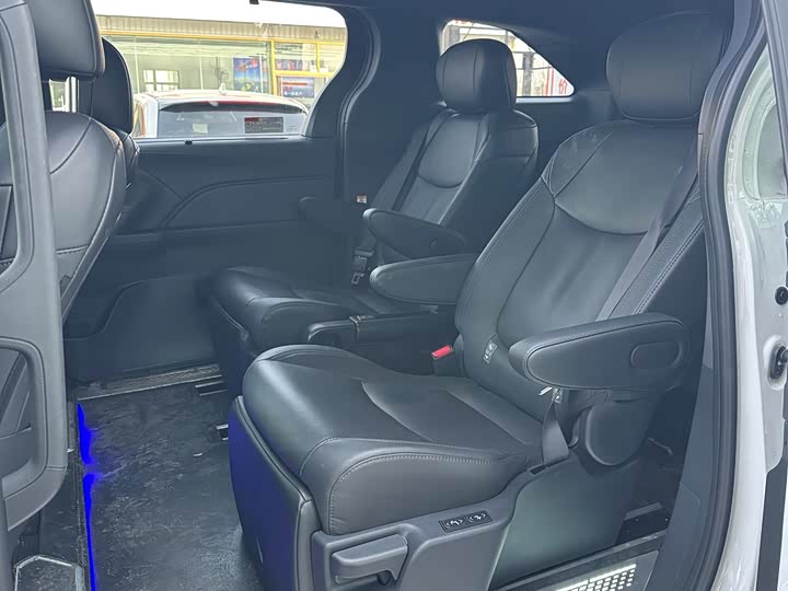 Фото 5 - Toyota Sienna