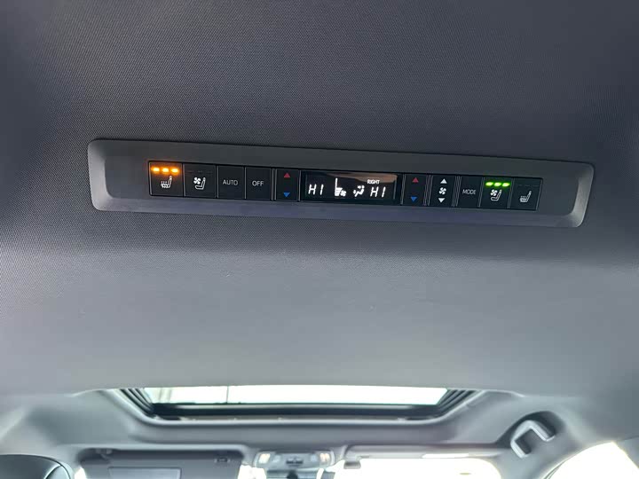 Фото 6 - Toyota Sienna