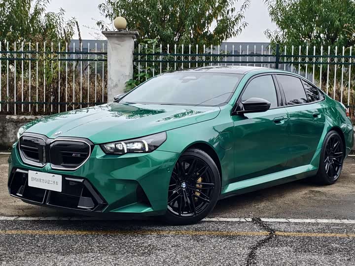 Фото 1 - BMW M5 Hybrid