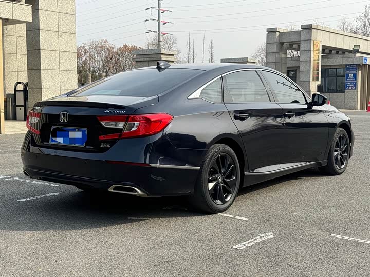 Фото 4 - Honda Accord