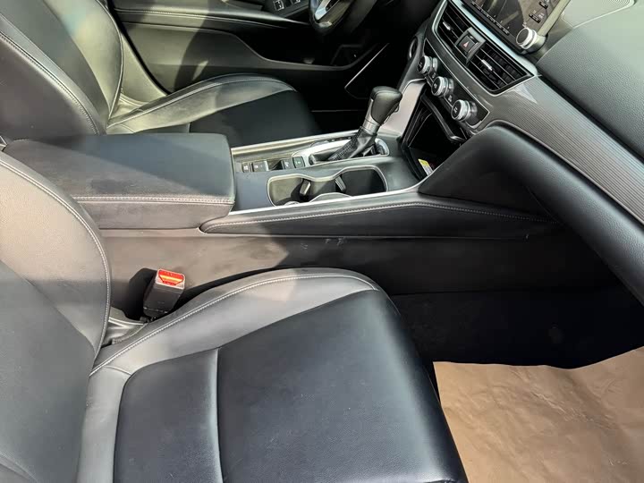 Фото 7 - Honda Accord