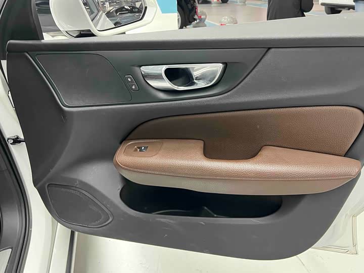 Фото 2 - Volvo S60