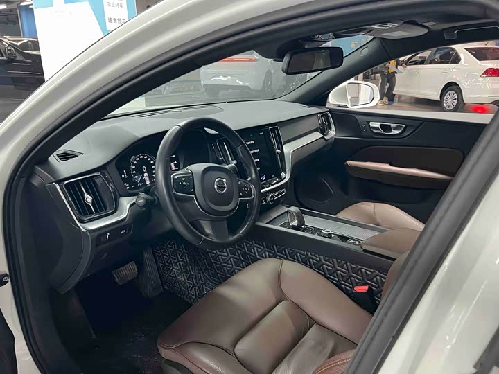 Фото 3 - Volvo S60