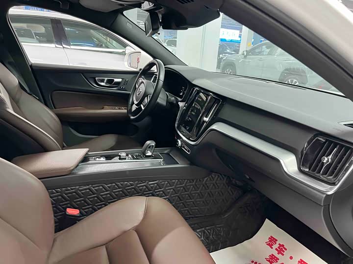 Фото 6 - Volvo S60