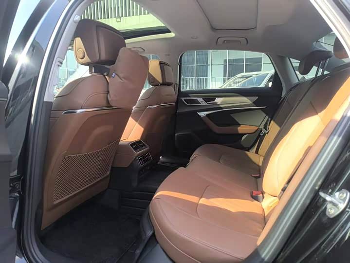 Фото 6 - Audi A6L