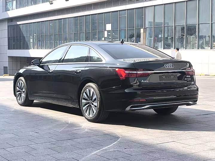 Фото 7 - Audi A6L