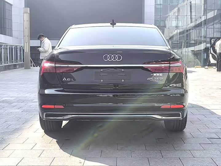 Фото 8 - Audi A6L