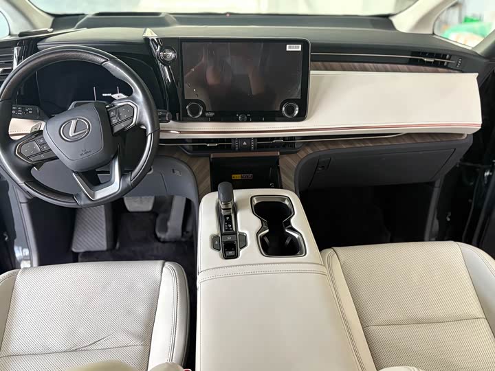 Фото 7 - Lexus LM