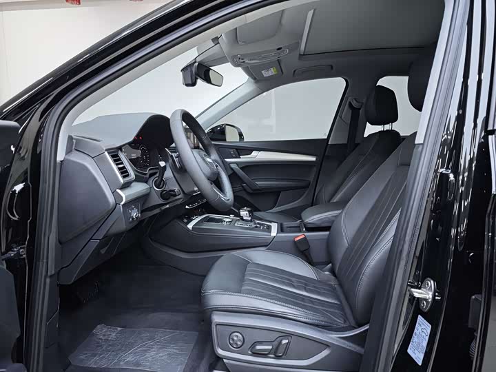 Фото 8 - Audi Q5L