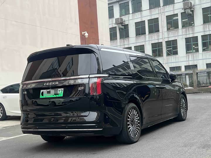 Фото 9 - Zeekr 009