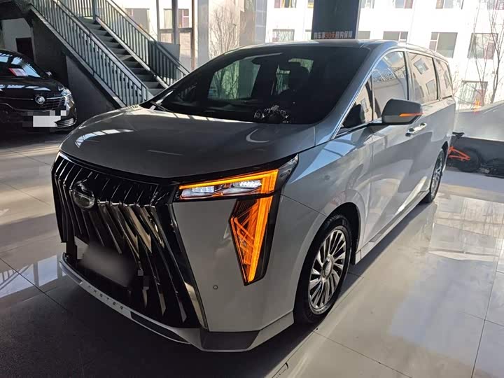 Фото 2 - GAC Trumpchi M8