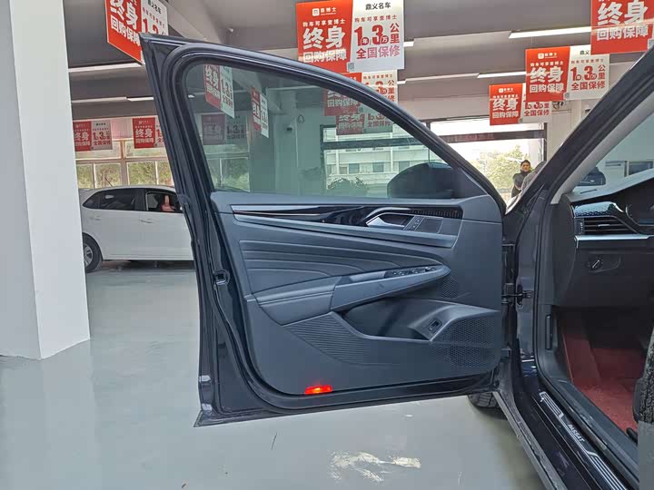 Фото 8 - Volkswagen Passat