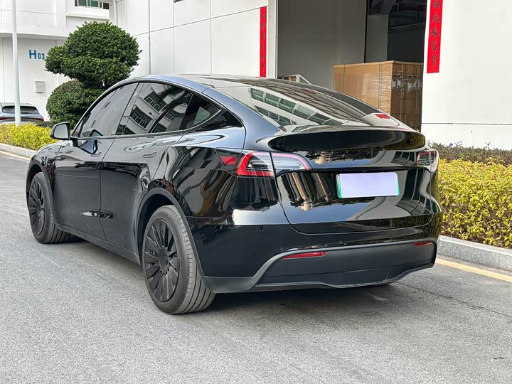 Фото 4 - Tesla Model Y