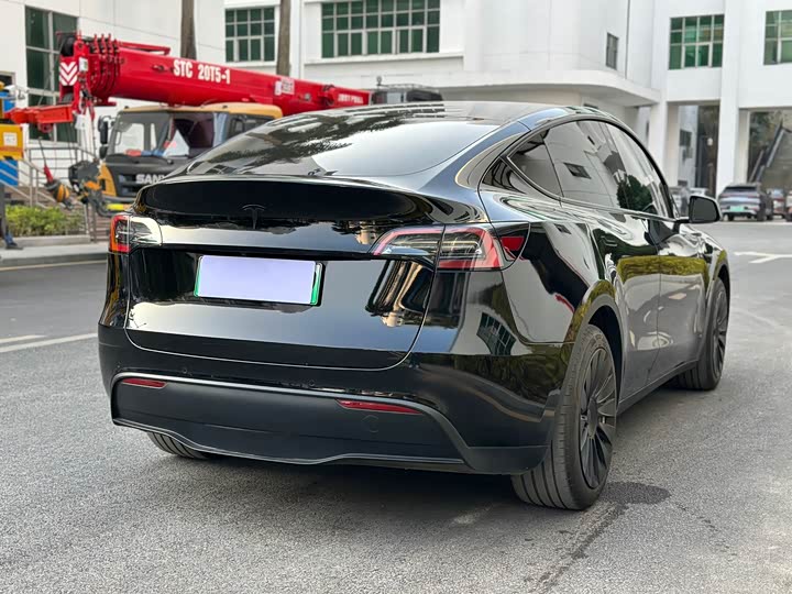 Фото 6 - Tesla Model Y