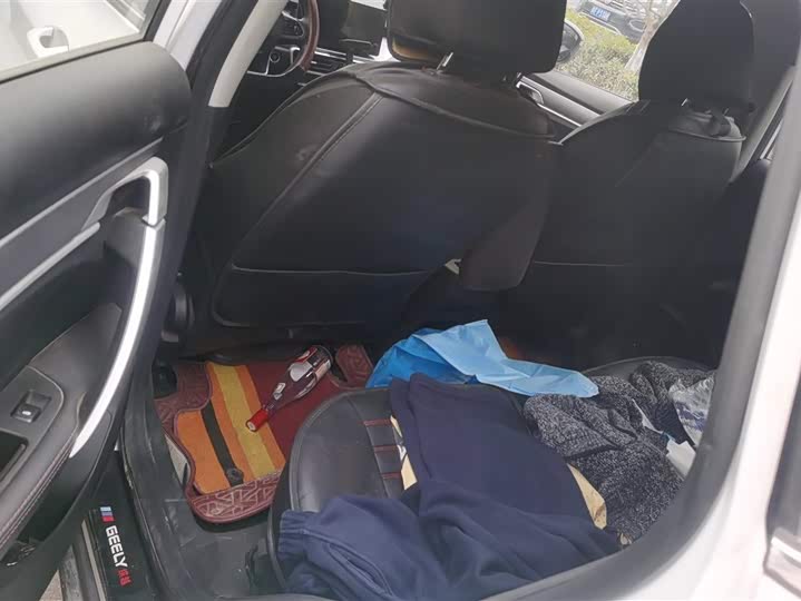 Фото 9 - Geely Coolray