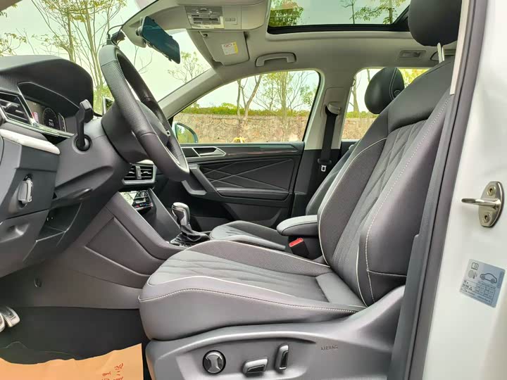 Фото 4 - Volkswagen Tiguan L Pro