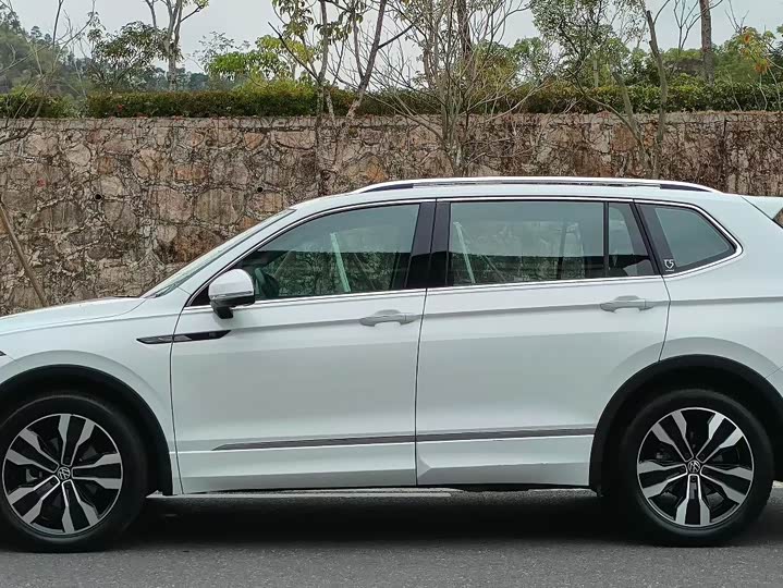 Фото 5 - Volkswagen Tiguan L Pro