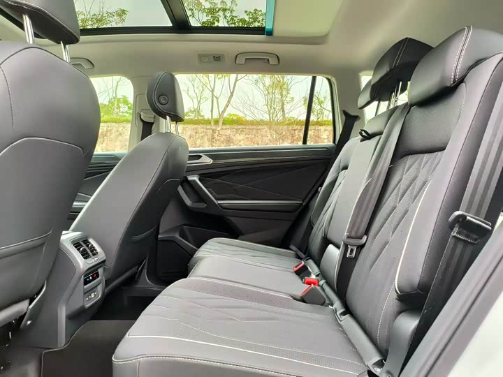 Фото 6 - Volkswagen Tiguan L Pro