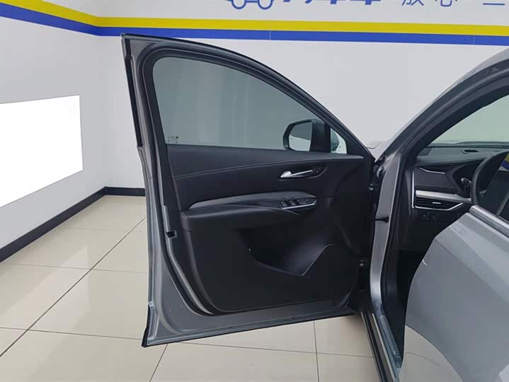 Фото 7 - Cadillac XT4