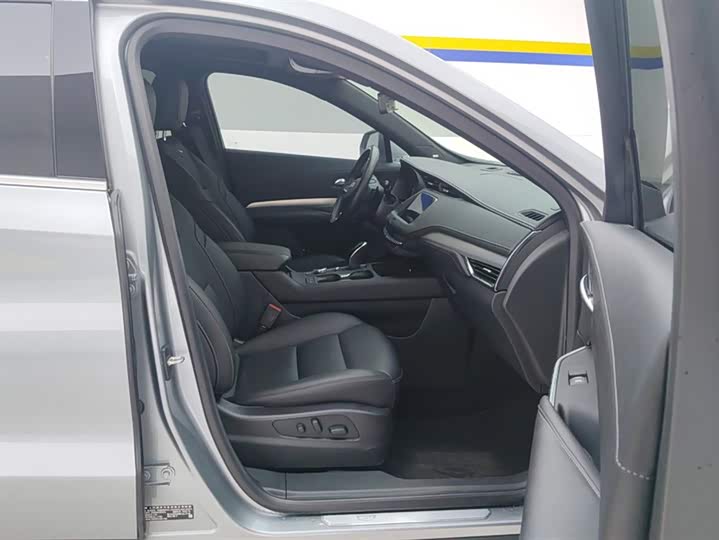 Фото 8 - Cadillac XT4