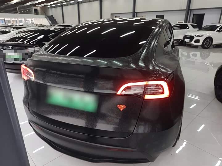 Фото 6 - Tesla Model Y